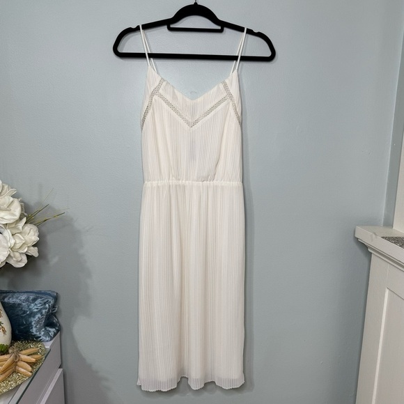 Express Off White Pleated Mini Dress with Crochet Trim Small NWT - Picture 12 of 12